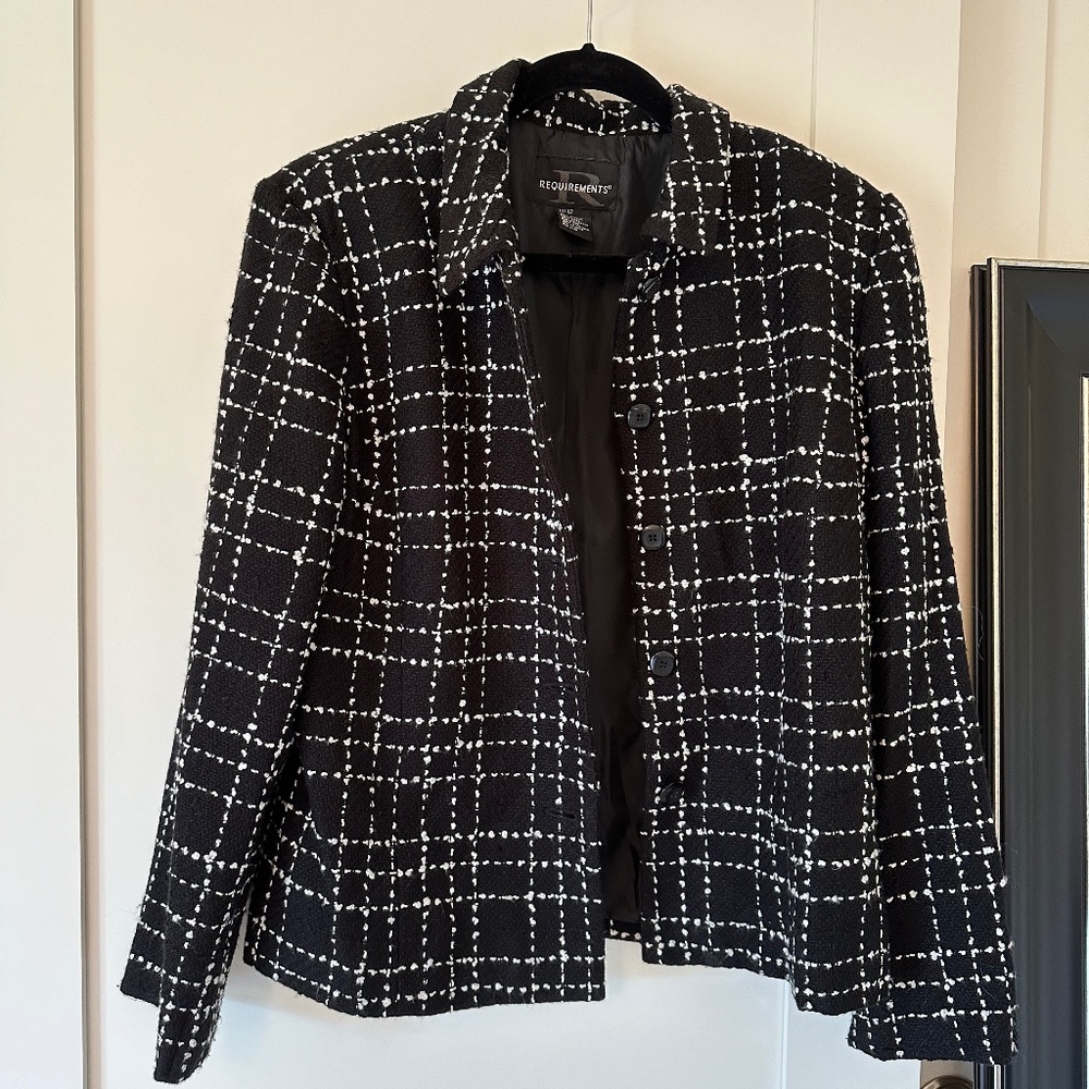 REQUIREMENTS Women's Black and White Jacket Blazer